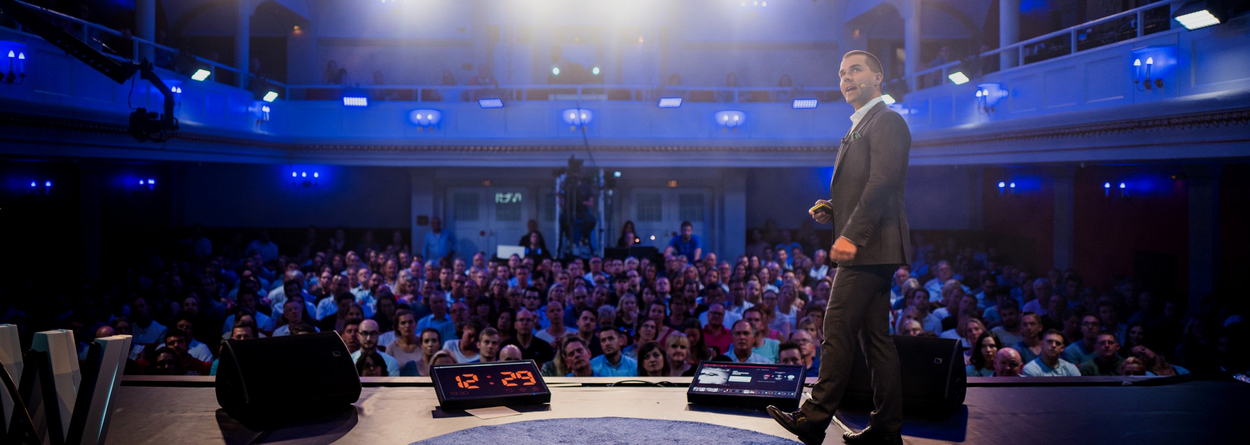 Public Speaking Coach for Leaders Who Want to Influence and Inspire | Mike Acker